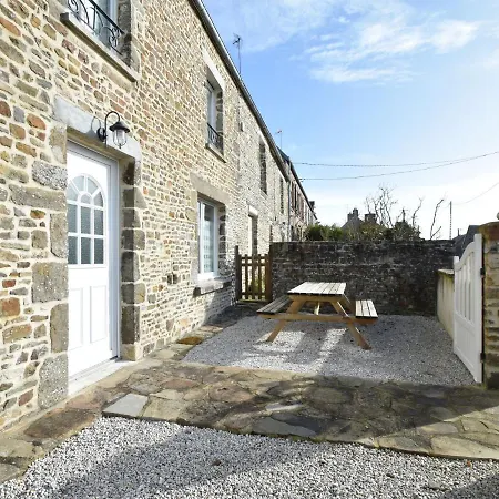 Peaceful House With Garden Near Sea * Saint-Remy-des-Landes