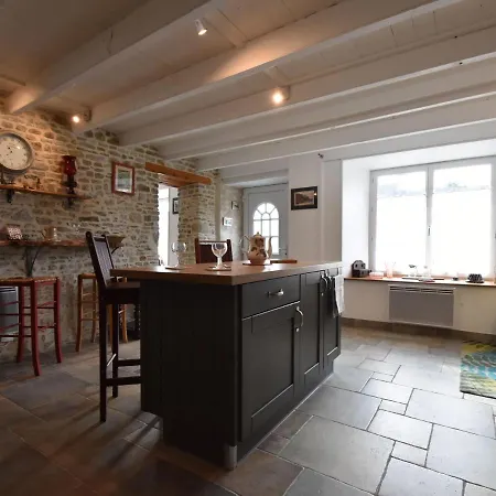 Peaceful House With Garden Near Sea * Saint-Remy-des-Landes