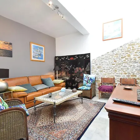 Peaceful House With Garden Near Sea Saint-Remy-des-Landes