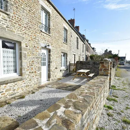 Peaceful House With Garden Near Sea Holiday home Saint-Remy-des-Landes