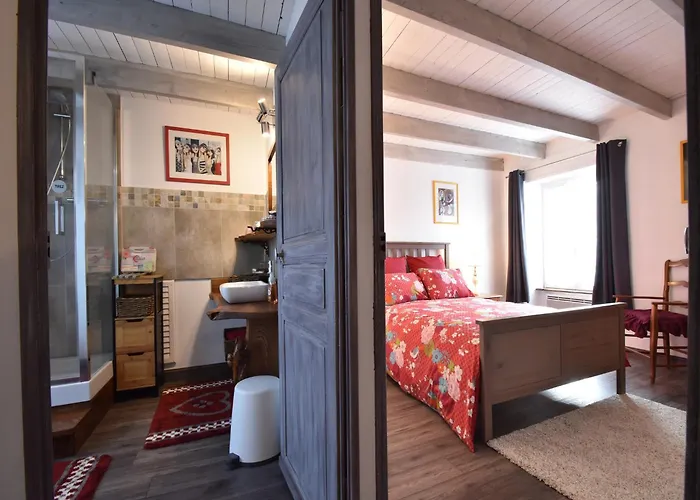 Quiet Normandy Retreat Saint-Remy-des-Landes